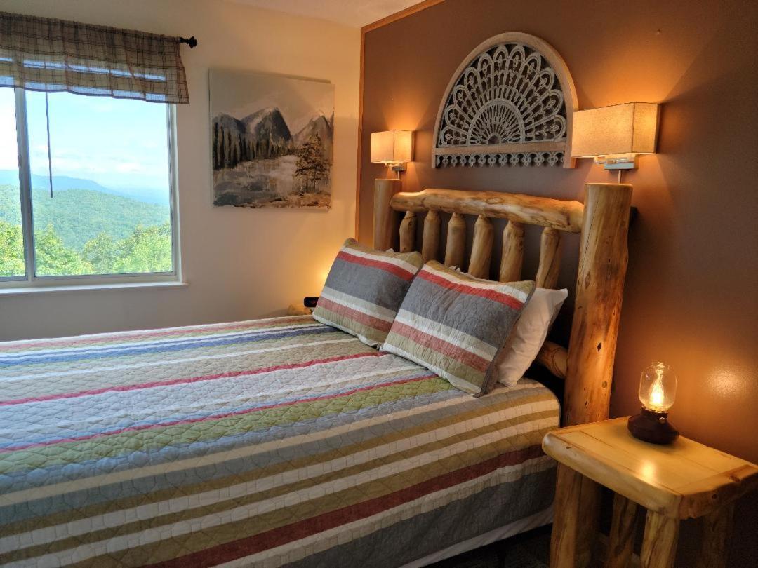 Mountain Villa Magnificent Views - 2 Pools, Fireplace & Hot Tub แกตลิงเบิร์ก ภายนอก รูปภาพ
