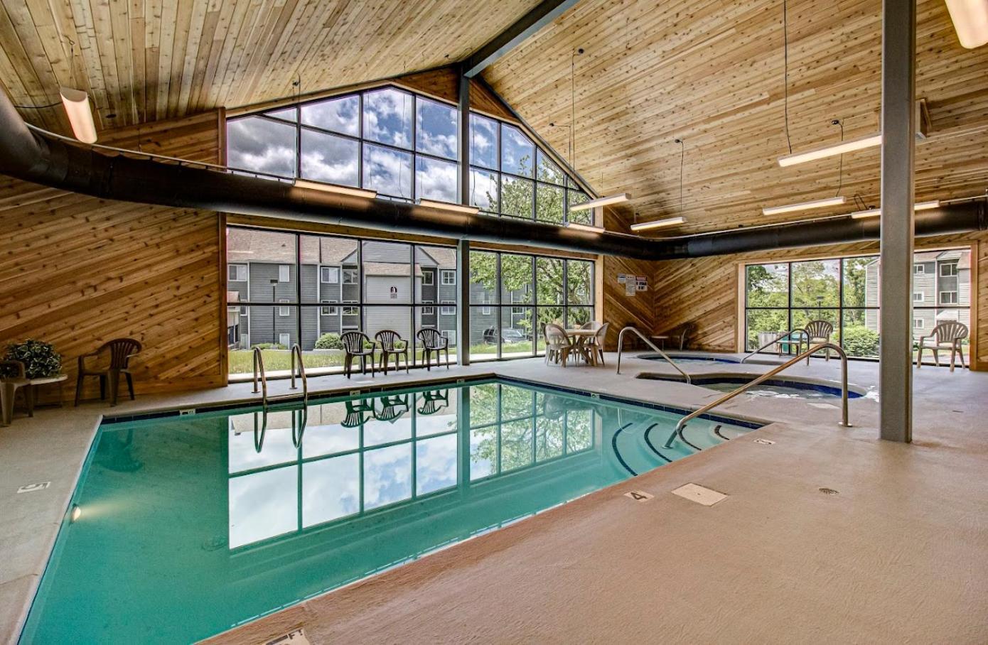 Mountain Villa Magnificent Views - 2 Pools, Fireplace & Hot Tub แกตลิงเบิร์ก ภายนอก รูปภาพ
